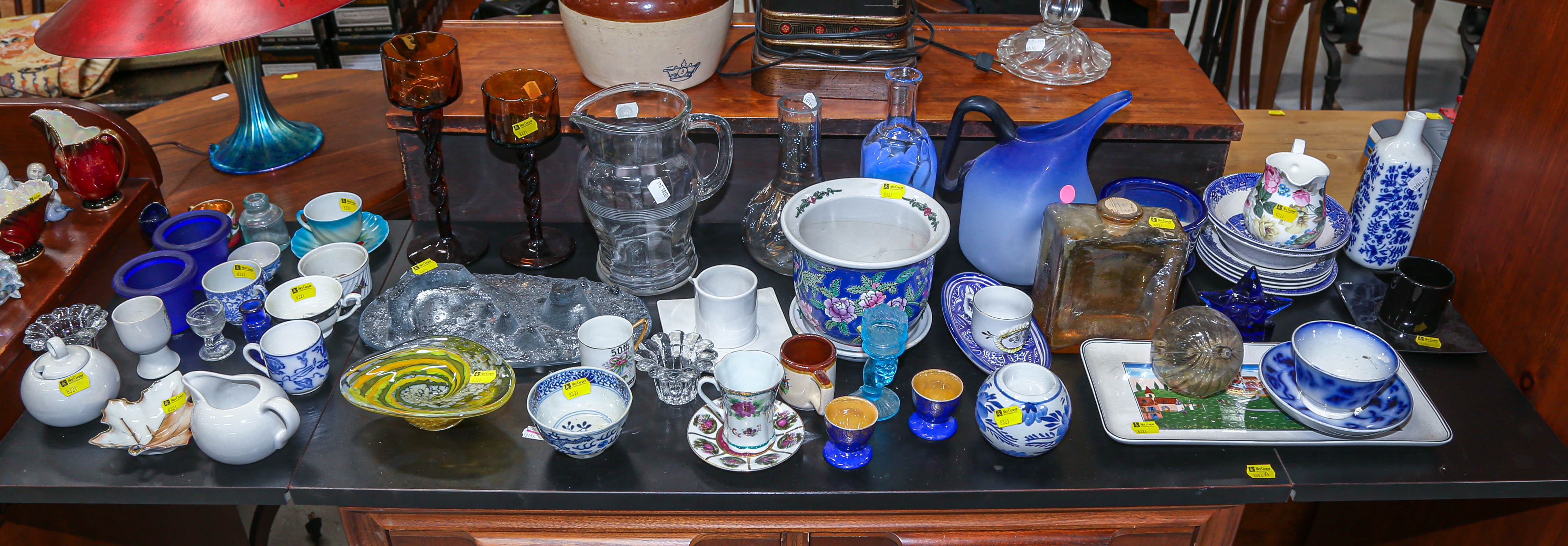 LARGE GROUP OF POTTERY &