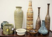 LARGE GROUP OF POTTERY TO INCL