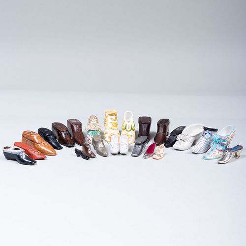 LARGE GROUP OF SHOE FORM SNUFF
