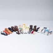 LARGE GROUP OF SHOE FORM SNUFF