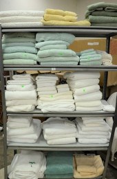 LARGE GROUP OF TOWELS.Large gr