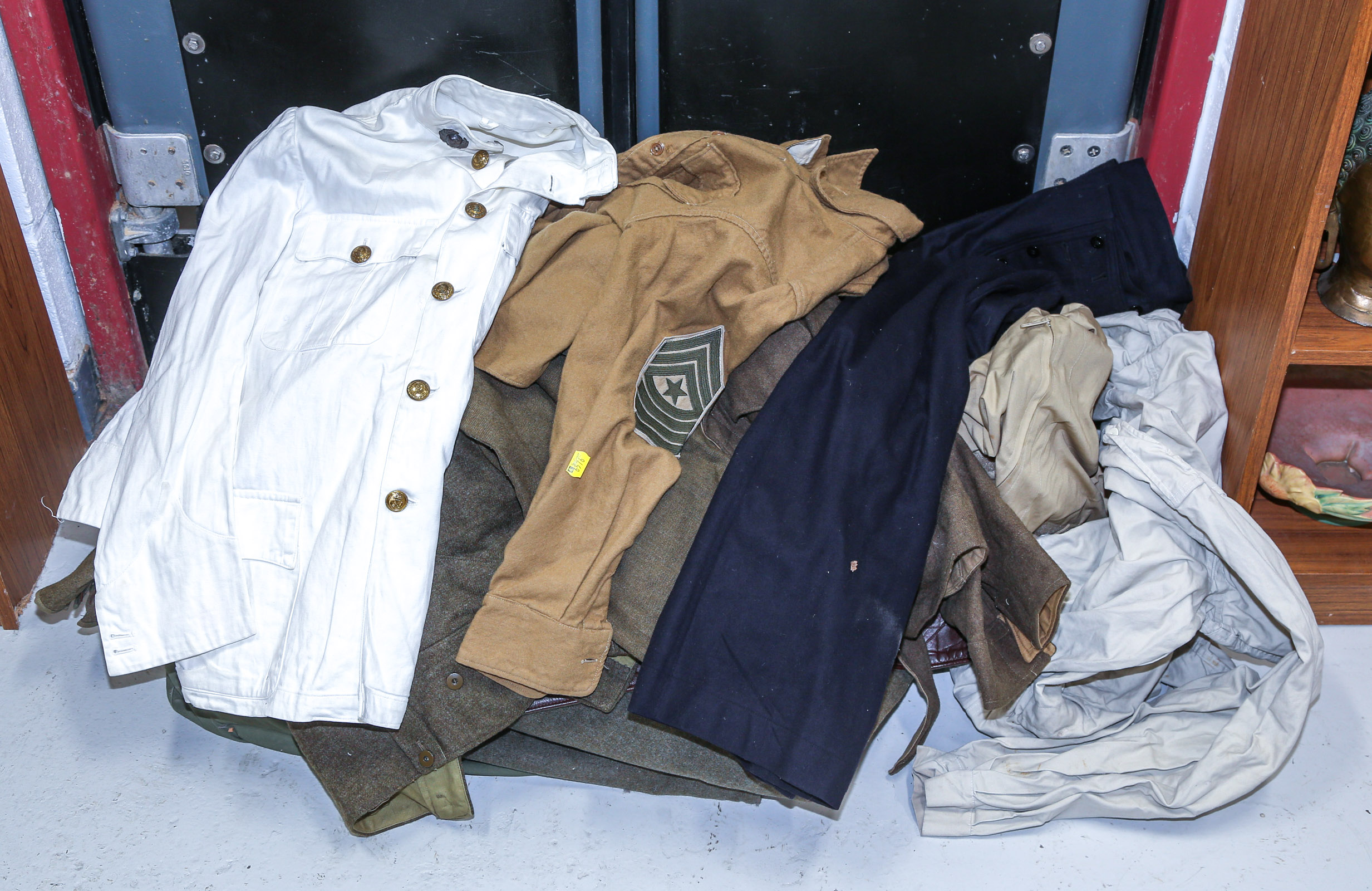 LARGE GROUP OF US MARINE UNIFORMS