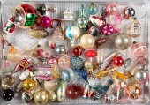 LARGE GROUP OF VINTAGE GLASS C