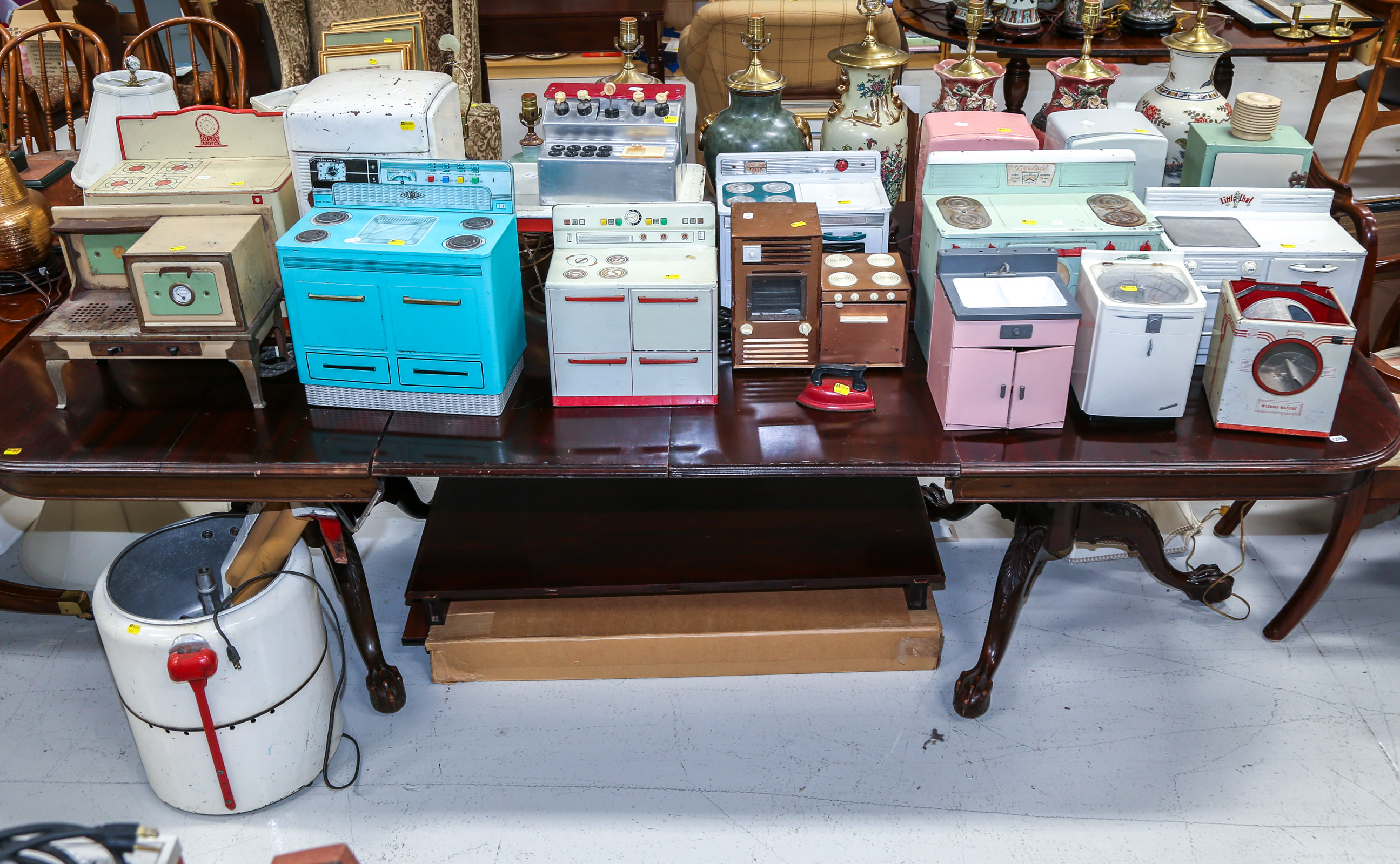 LARGE GROUP OF VINTAGE TOY