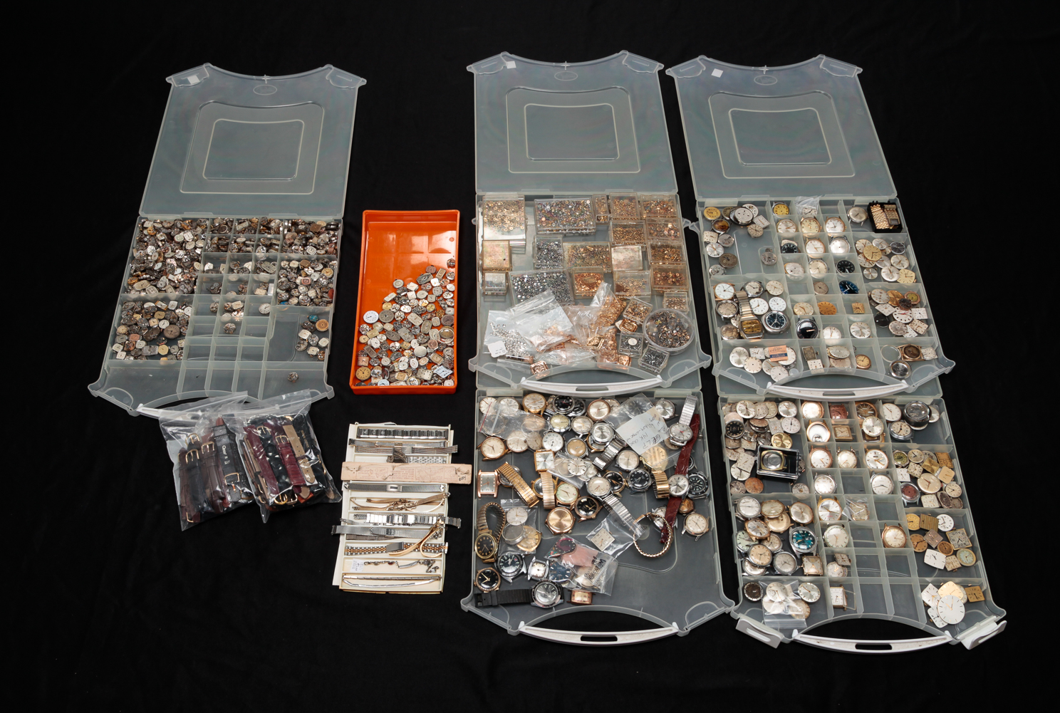 LARGE GROUP WRISTWATCHES AND PARTS.