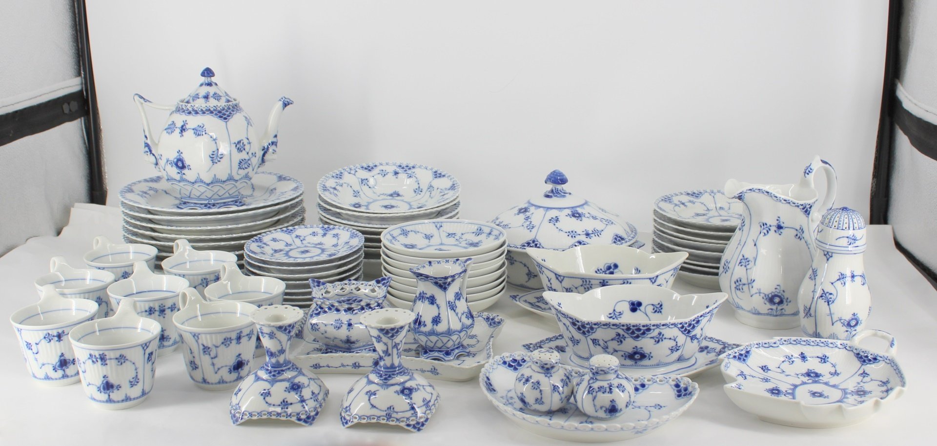 LARGE GROUPING ROYAL COPENHAGEN