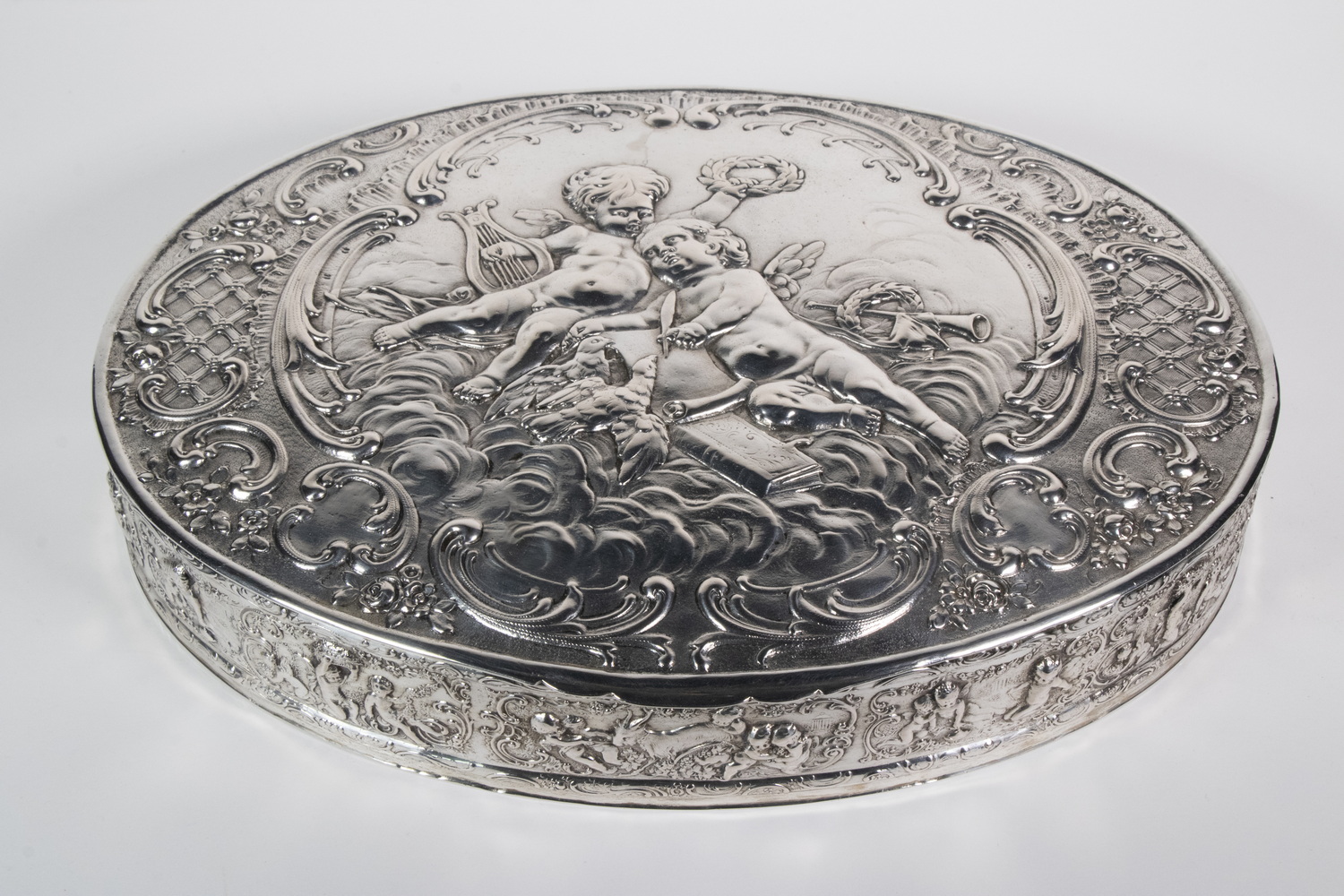 LARGE HANAU SILVER OVAL BOX Late