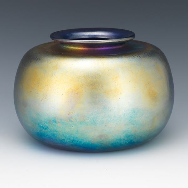 LARGE HAND BLOWN CENTER-PIECE