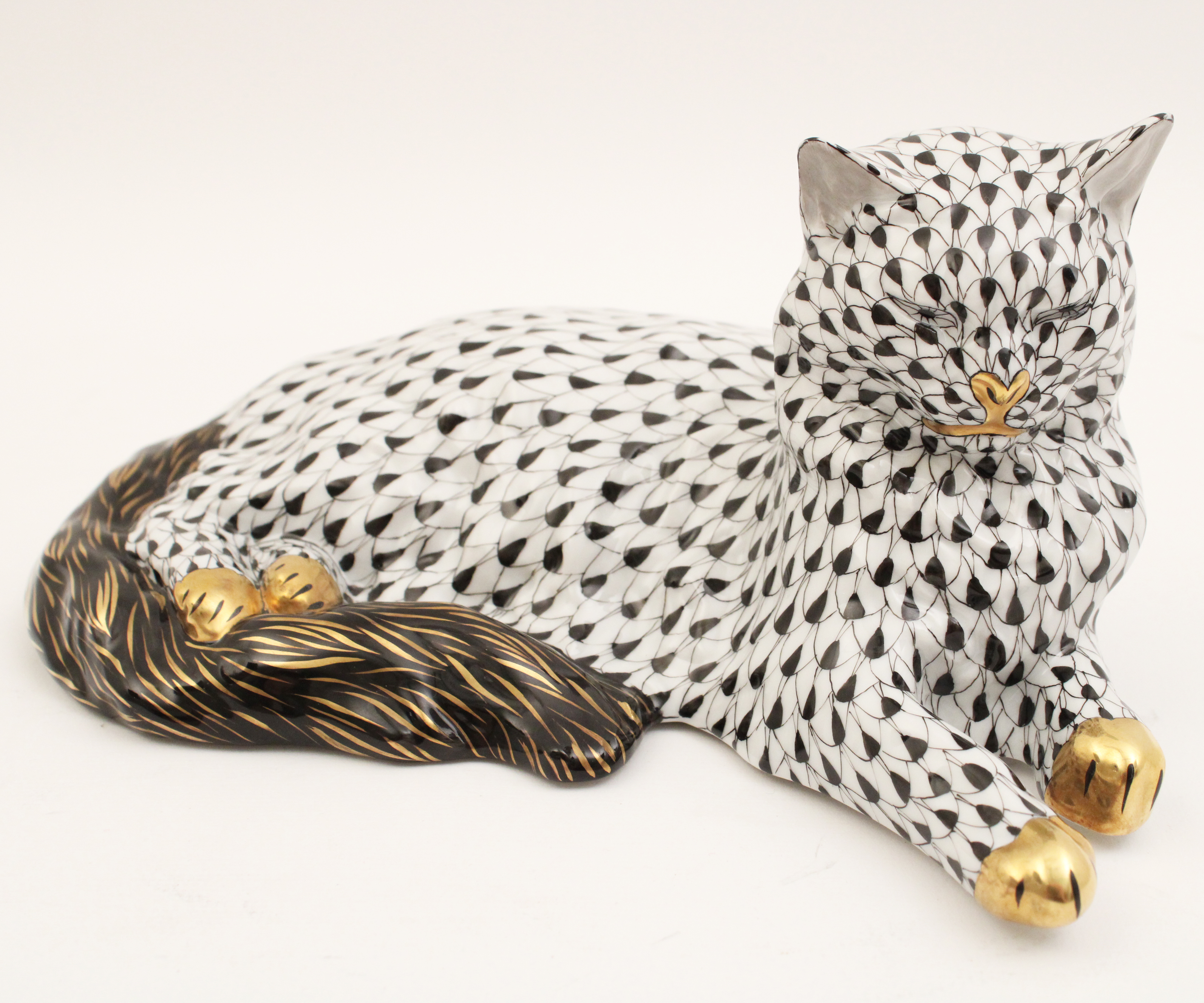 LARGE HEREND PORCELAIN OF CAT LARGE