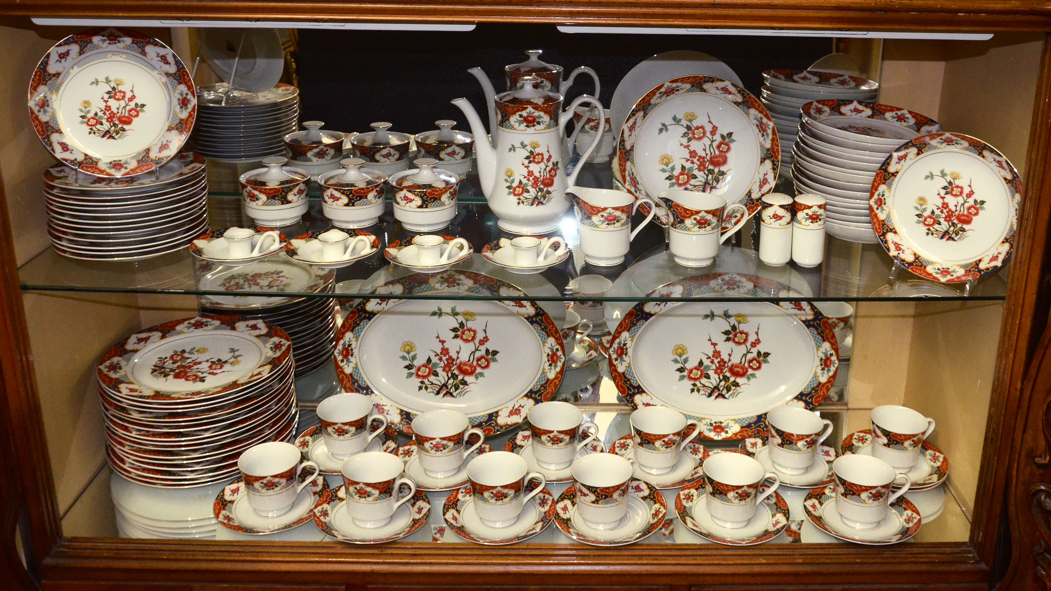 LARGE IMARI CHINA SERVICE: