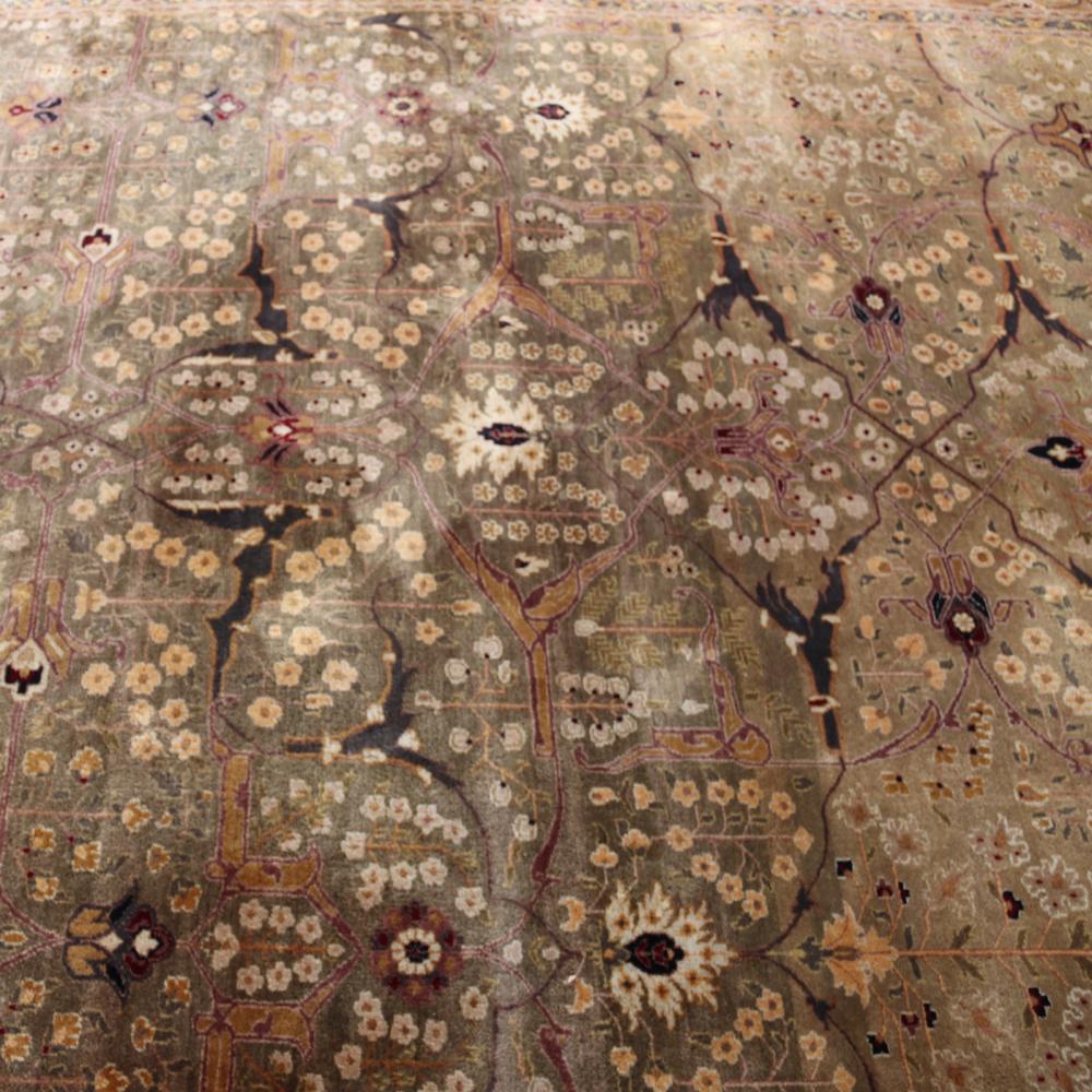 LARGE INDIA AGRA OLIVE WOOL