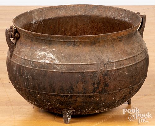 LARGE IRON GYPSY POTLarge iron