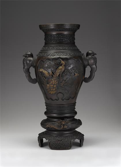 Large Japanese bronze vase    early