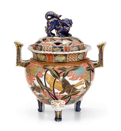 Large Japanese imari covered koro
