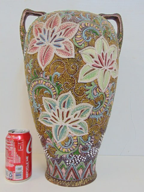 LARGE JAPANESE MORIAGE VASE WITH