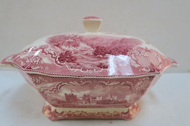 LARGE JOHNSON BROS "OLD BRITAIN