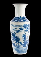 LARGE KANGXI MARK BLUE AND WHI