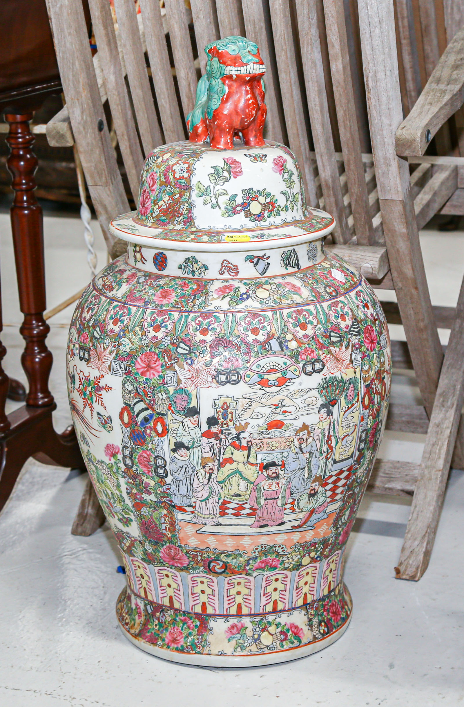 LARGE LIDDED ROSE MEDALLION STYLE