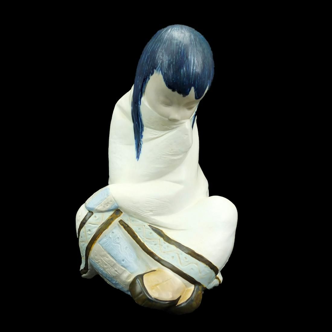 LARGE LLADRO ESKIMO GIRL