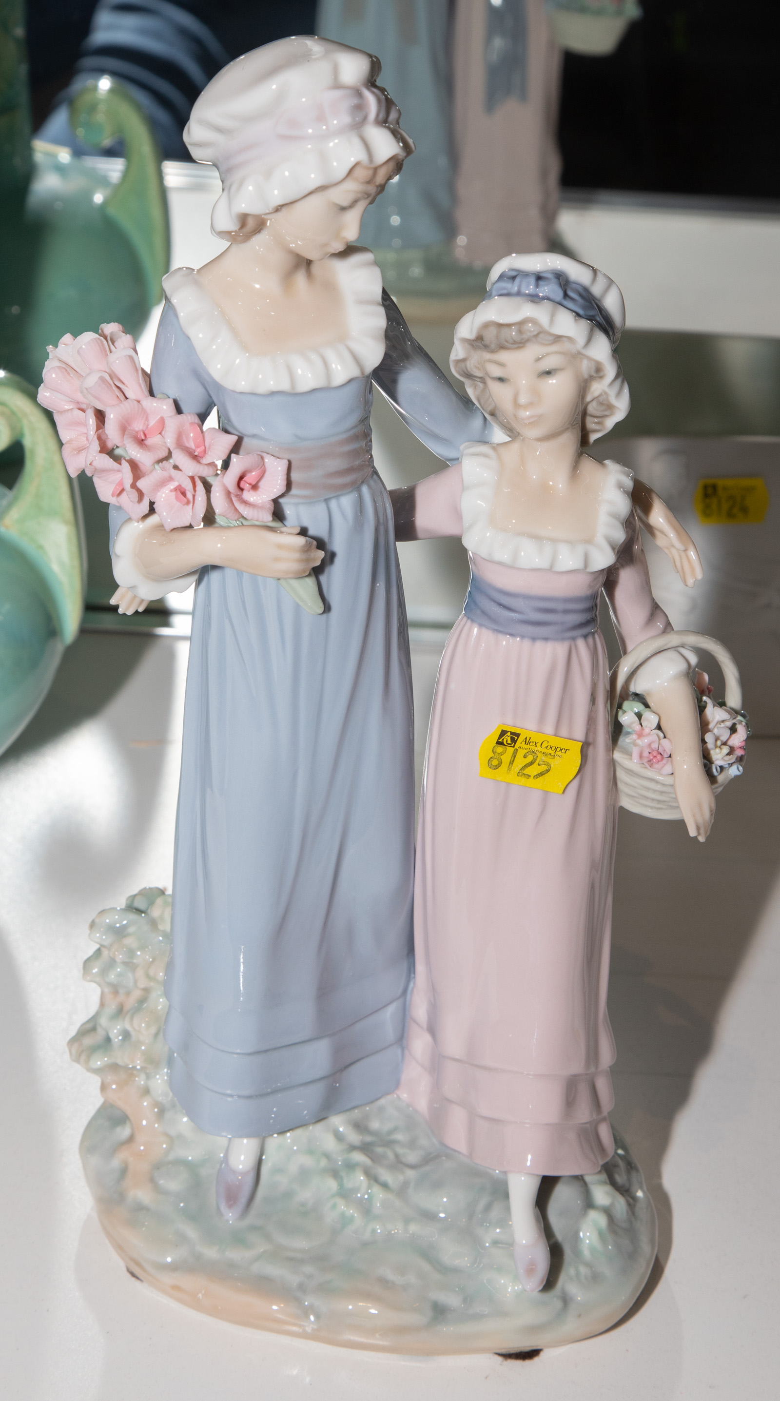 LARGE LLADRO FIGURAL GROUP 13 in.