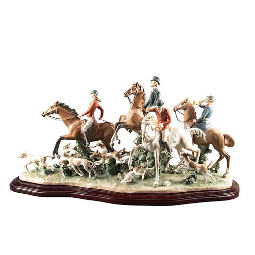 LARGE LLADRO FIGURE GROUP, FOX HUNT