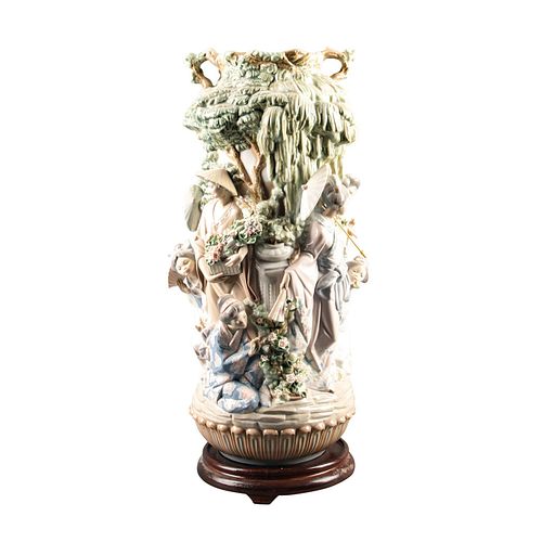 LARGE LLADRO JAPANESE VASE