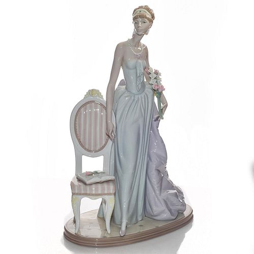 LARGE LLADRO LADY FIGURINE, A