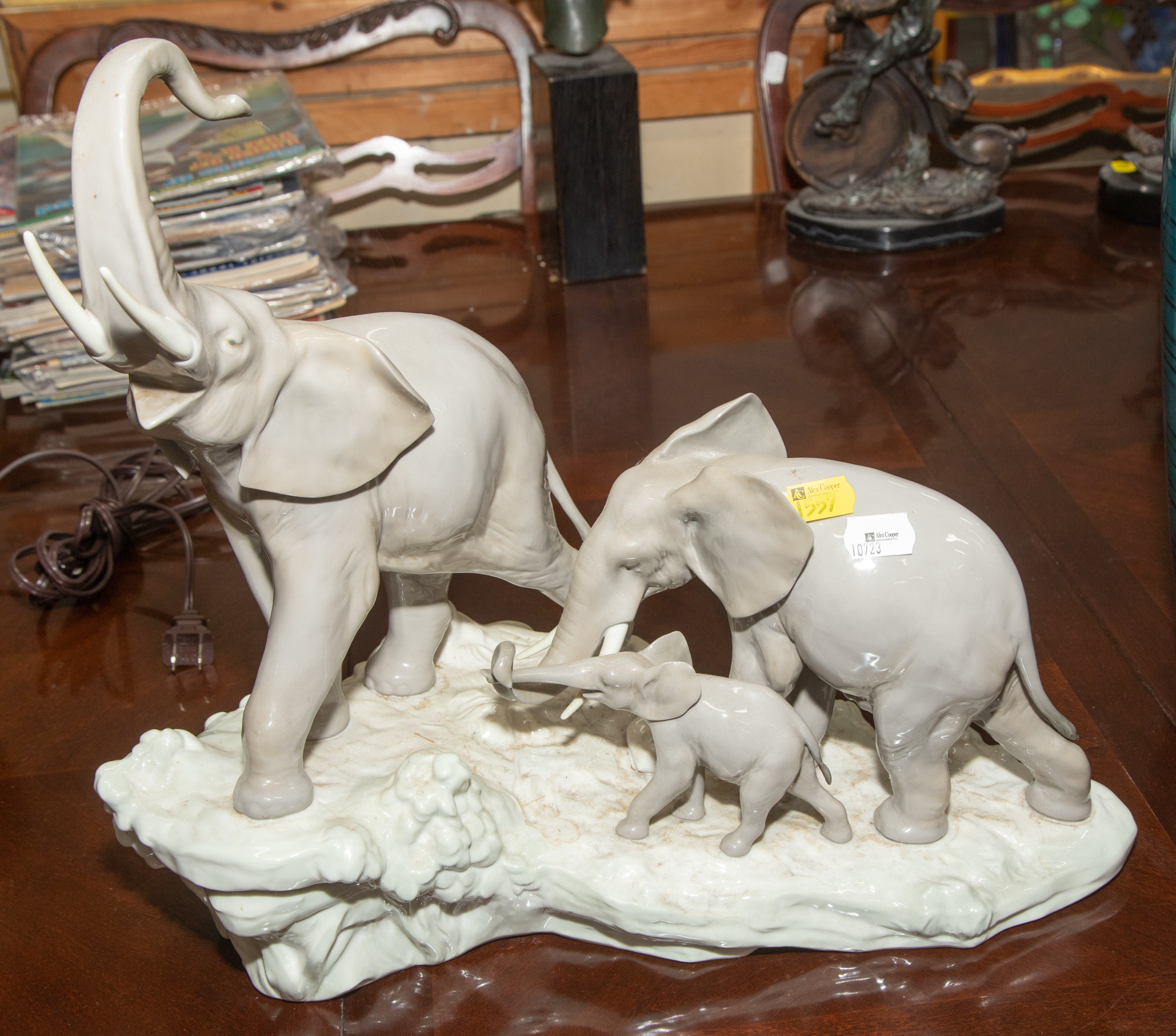 LARGE LLADRO PORCELAIN ELEPHANT