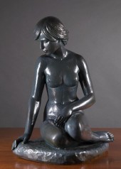 LARGE LLADRO PORCELAIN SEATED