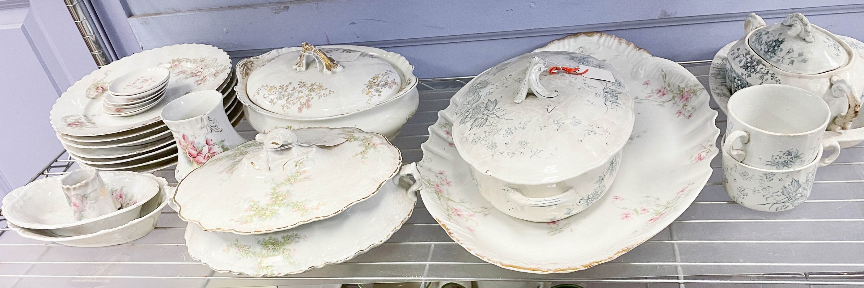 Large lot of floral decorated