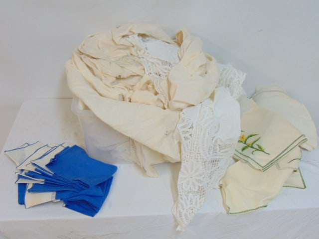 LARGE LOT OF LINENS, FABRIC,