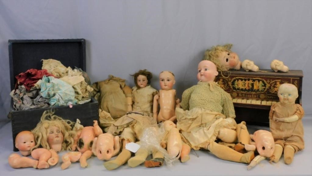 LARGE LOT OF VINTAGE DOLLS,
