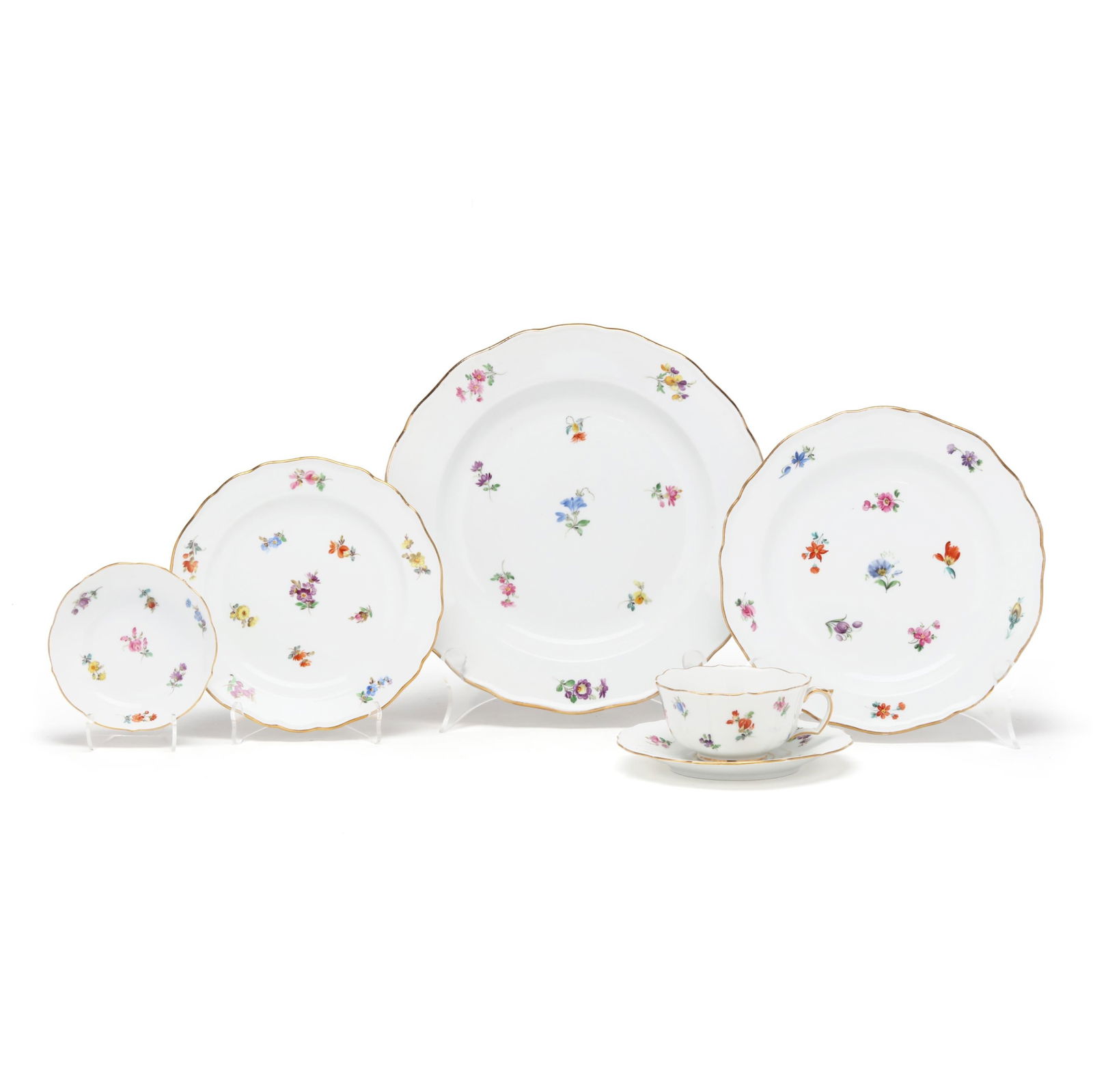 LARGE MEISSEN  SCATTERED FLOWERS 