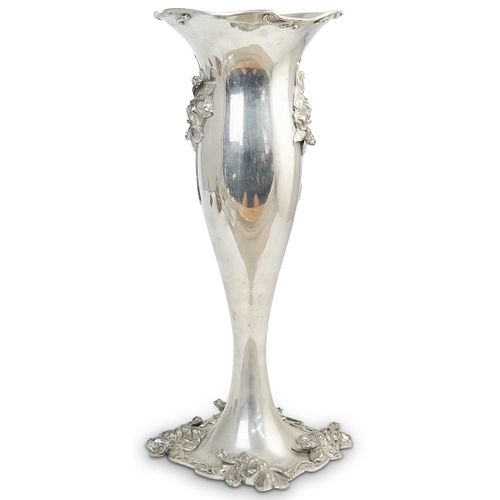 LARGE MERIDEN SILVER PLATE CO