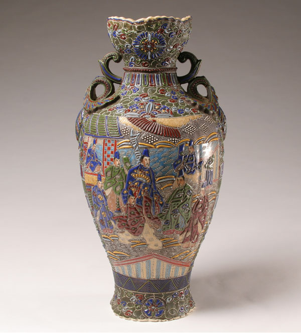 Large moriage Japanese vase;