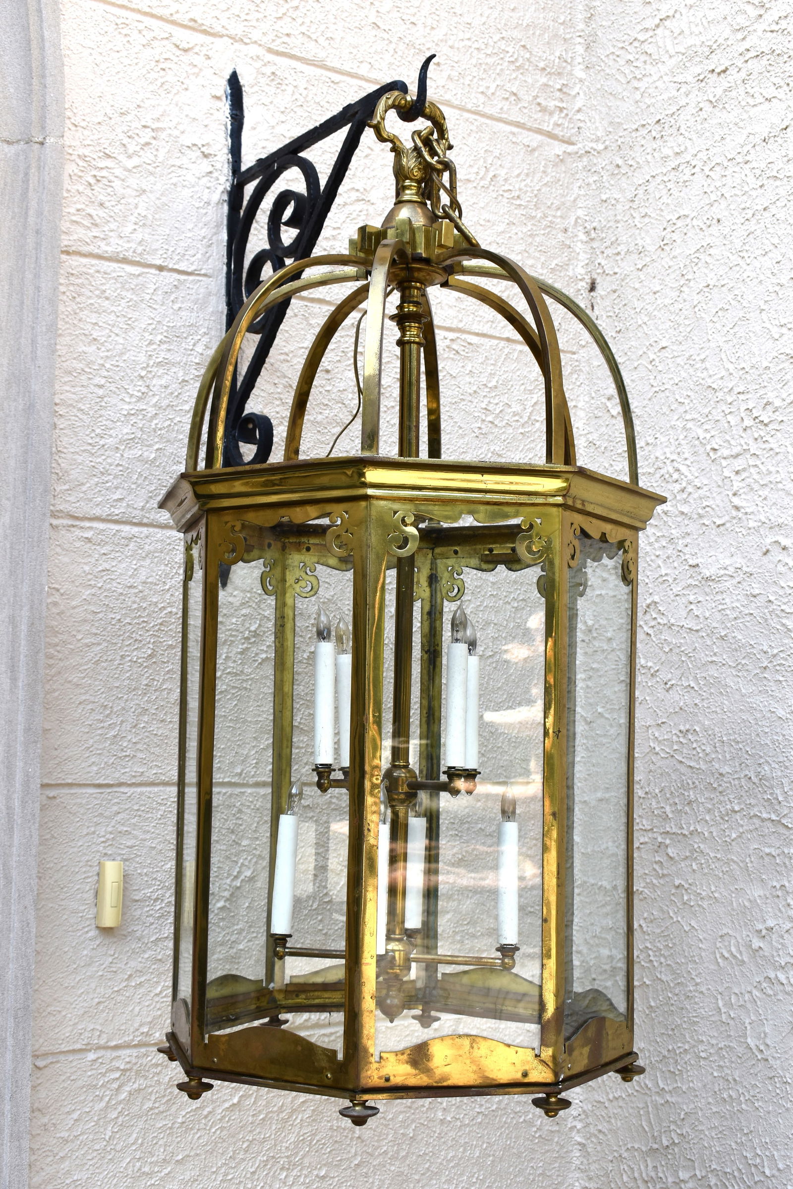 LARGE OCTAGONAL GILT BRASS HALL