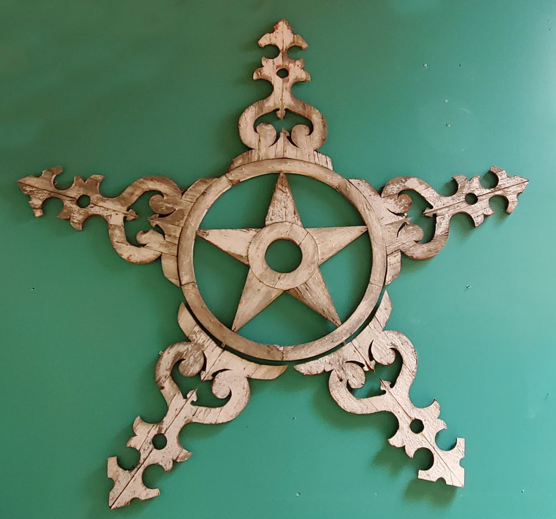 LARGE PAINTED WOOD BARN DECORATION,