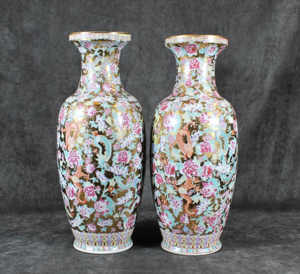 LARGE PAIR OF CHINESE PORCELAIN