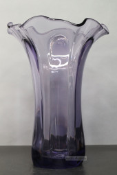 LARGE PURPLE GLASS FLORIFORM V