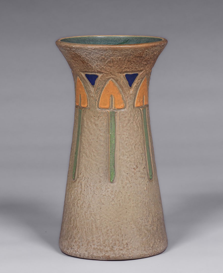LARGE ROSEVILLE MOSTIQUE VASE