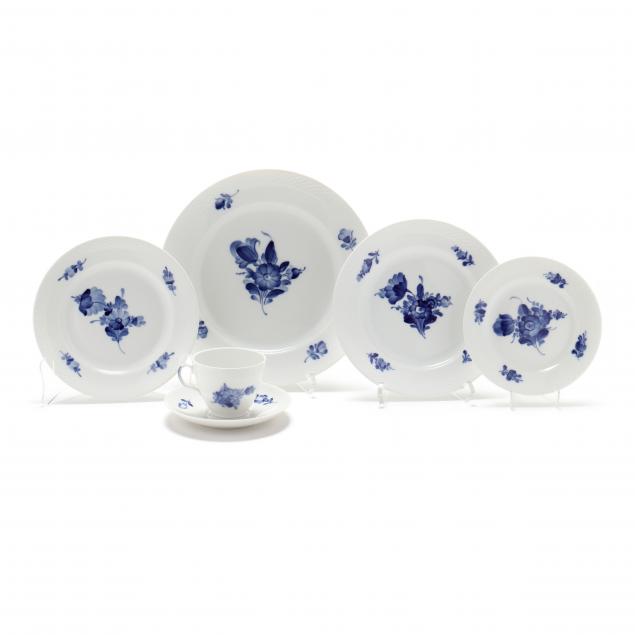 LARGE ROYAL COPENHAGEN BLUE FLOWERS
