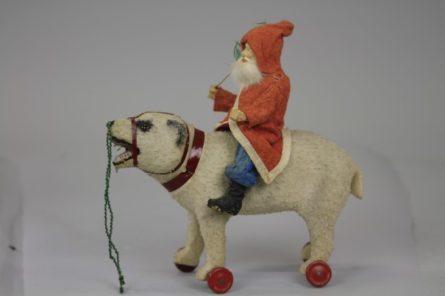 LARGE SANTA ON POLAR BEAR PULL