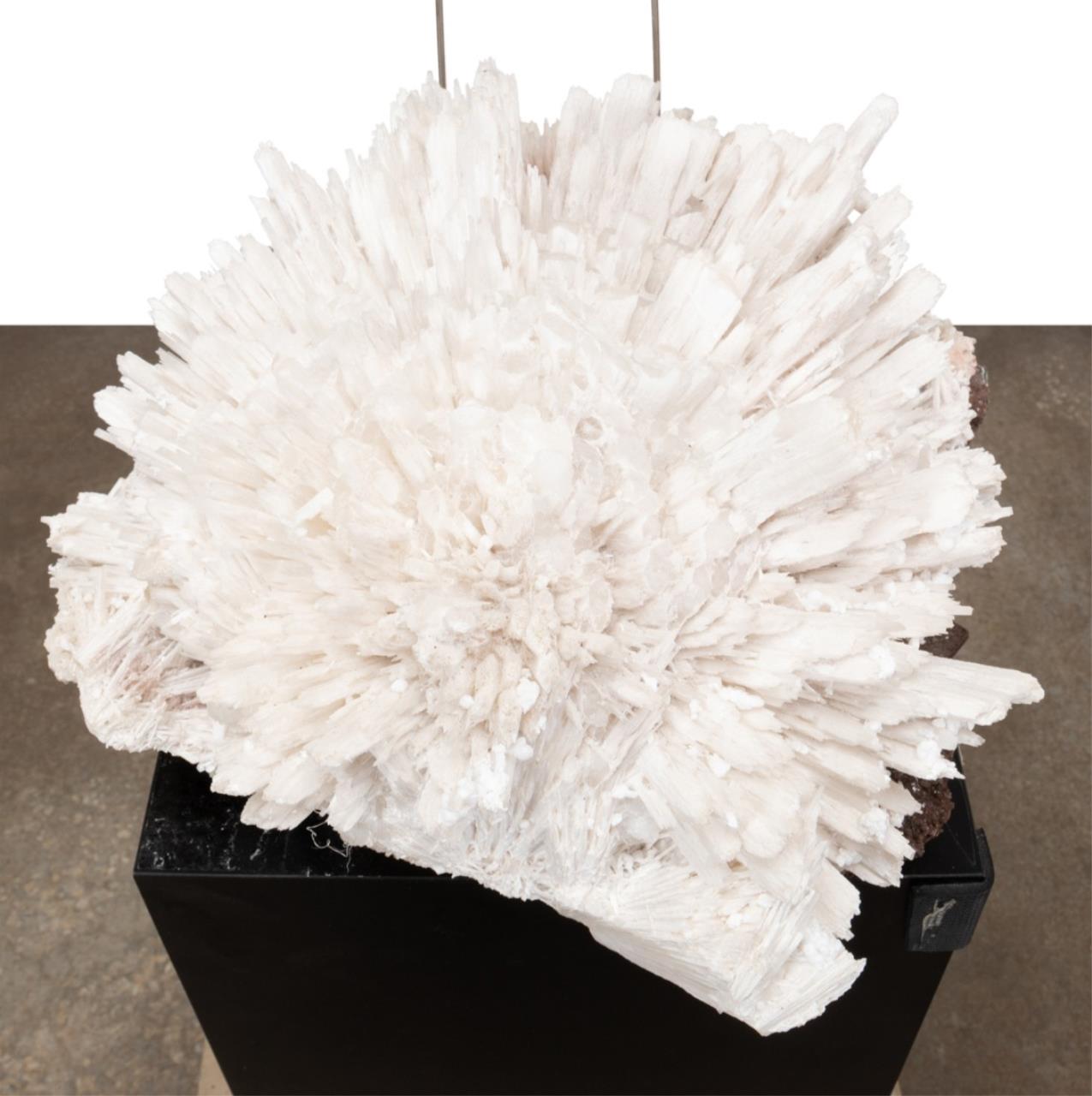 LARGE SCOLECITE SPECIMEN ON