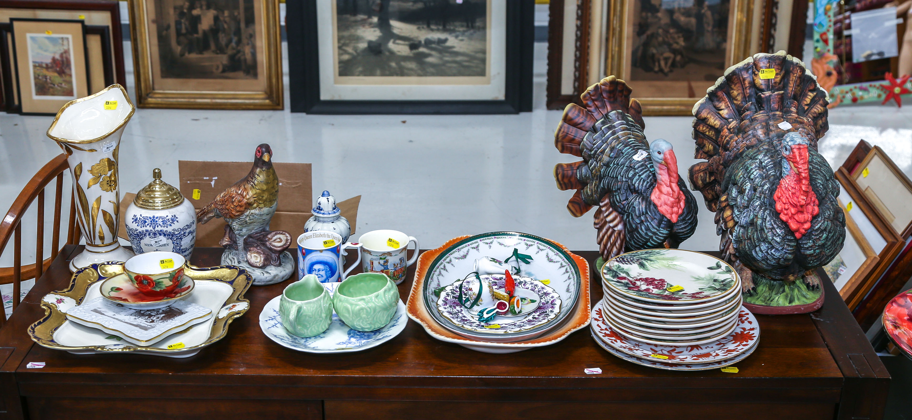 LARGE SELECTION OF DECORATIONS