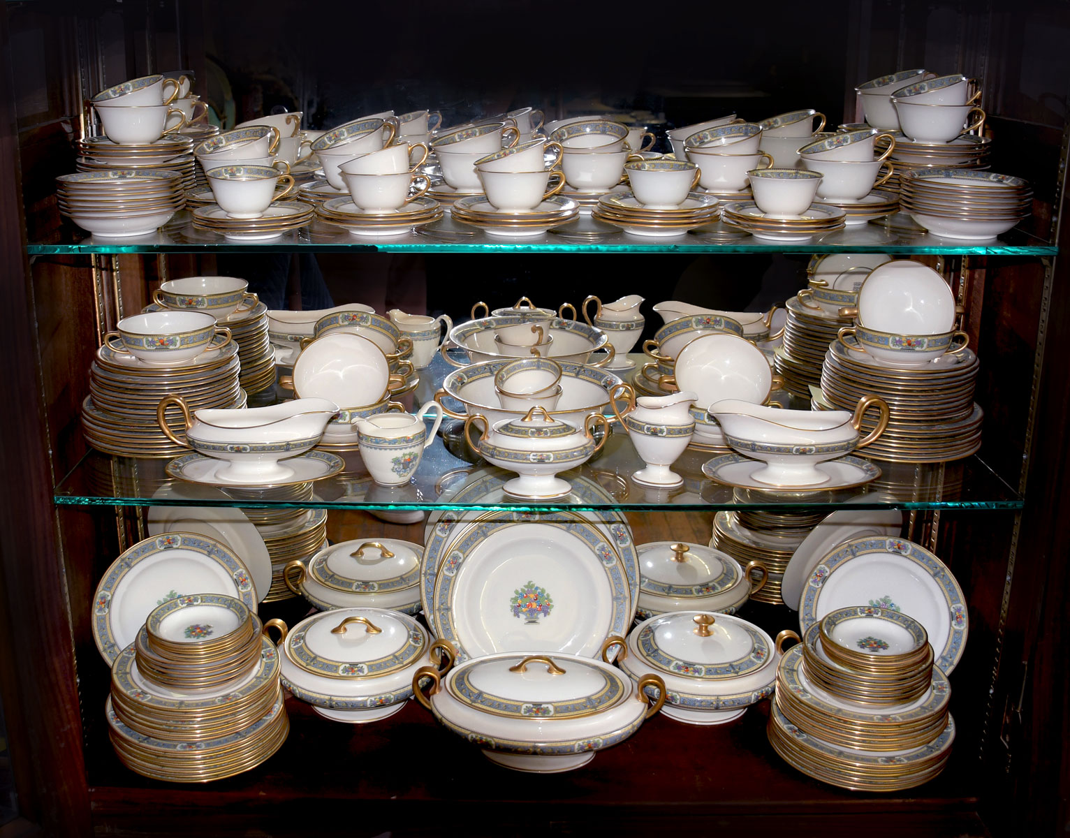 LARGE SET OF MORGAN BELLEEK