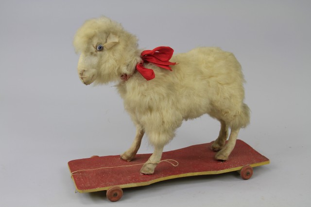 LARGE SHEEP ON PLATFORM Wool