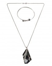 LARGE SILVER-GRAY SMOKEY QUART