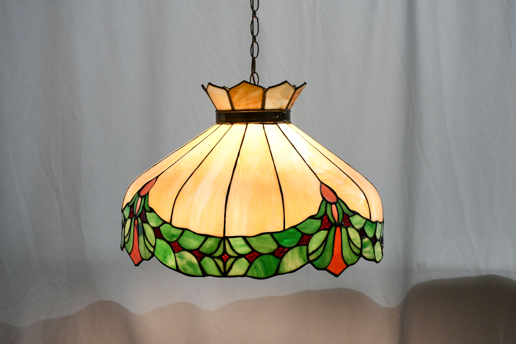 LARGE STAINED GLASS HANGING LAMP: