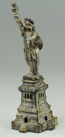 LARGE STATUE OF LIBERTY STILL
