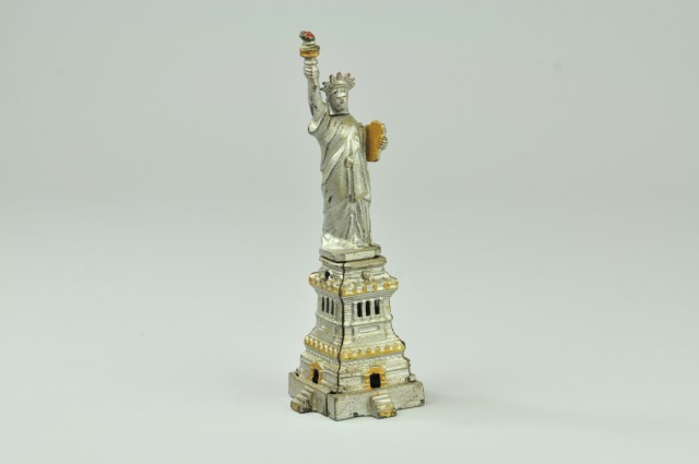 LARGE STATUE OF LIBERTY STILL